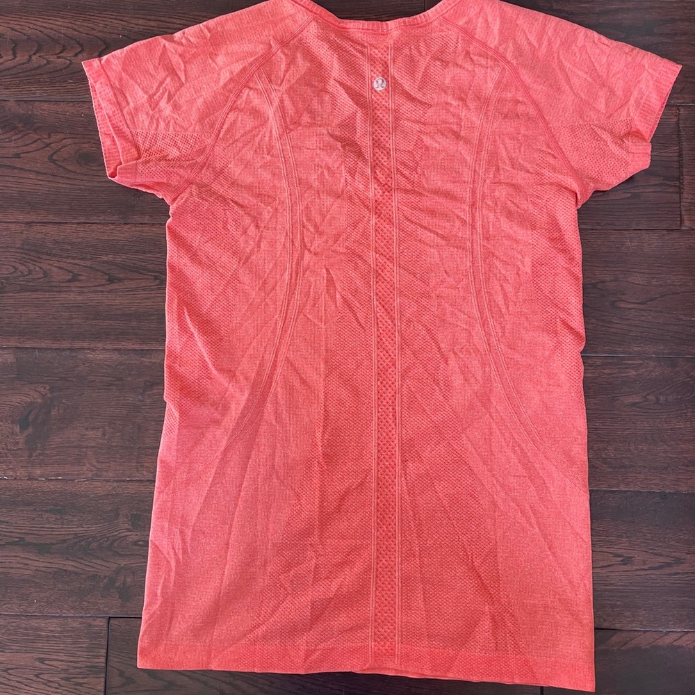 Lululemon v neck swiftly short sleeve sz 8